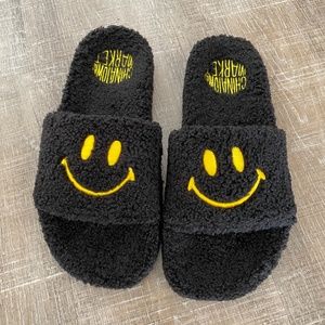 Chinatown Market Smiley Sherpa Slides